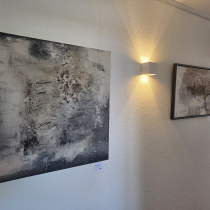 Zwei Bilder in Grau Tönen